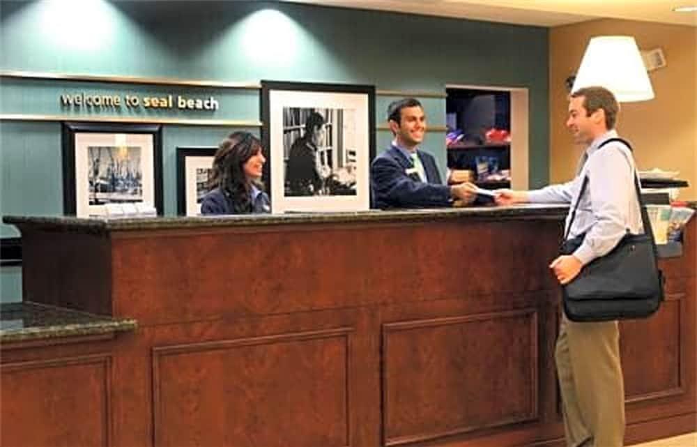 Hampton Inn & Suites Seal Beach Bagian luar foto