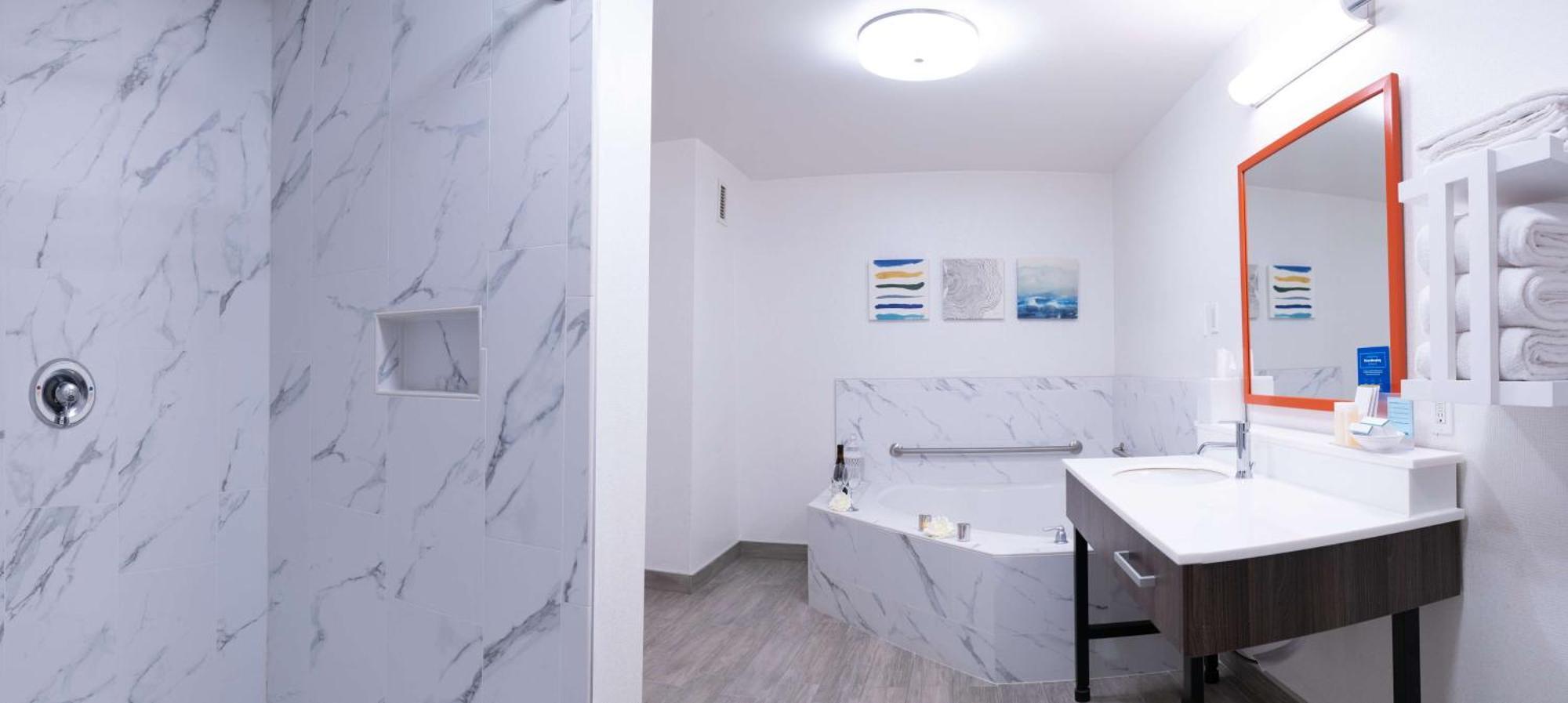 Hampton Inn & Suites Seal Beach Bagian luar foto