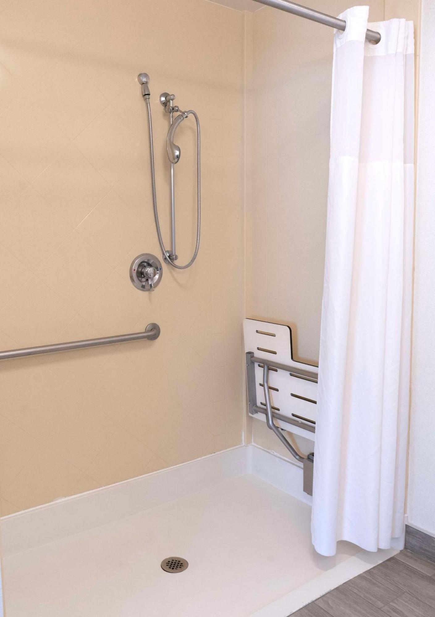 Hampton Inn & Suites Seal Beach Bagian luar foto