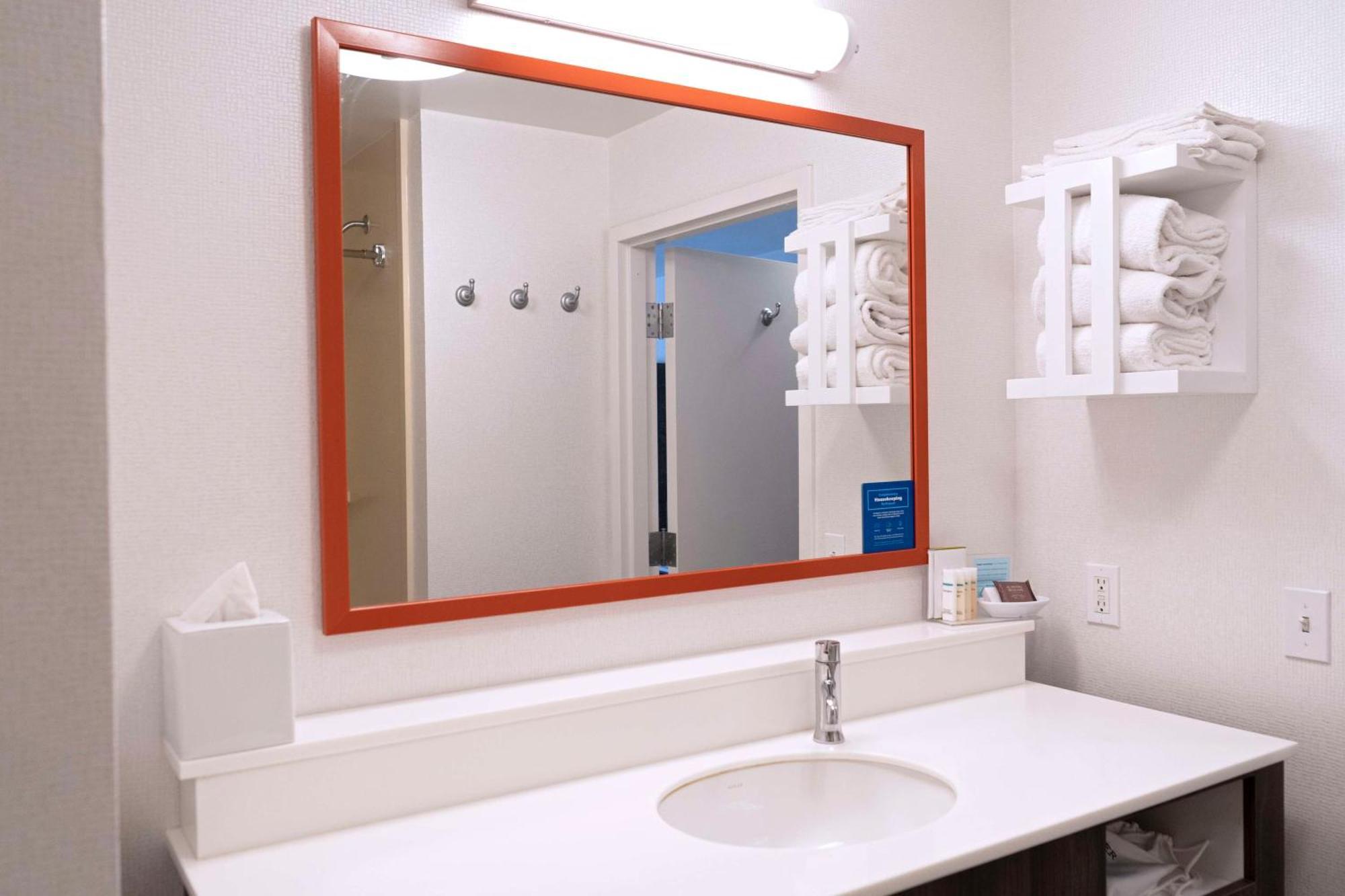 Hampton Inn & Suites Seal Beach Bagian luar foto