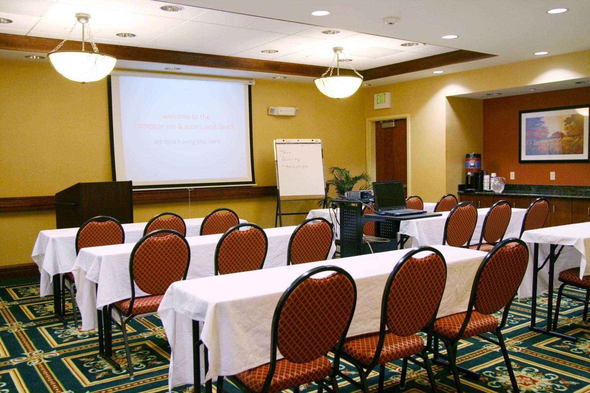 Hampton Inn & Suites Seal Beach Bagian luar foto