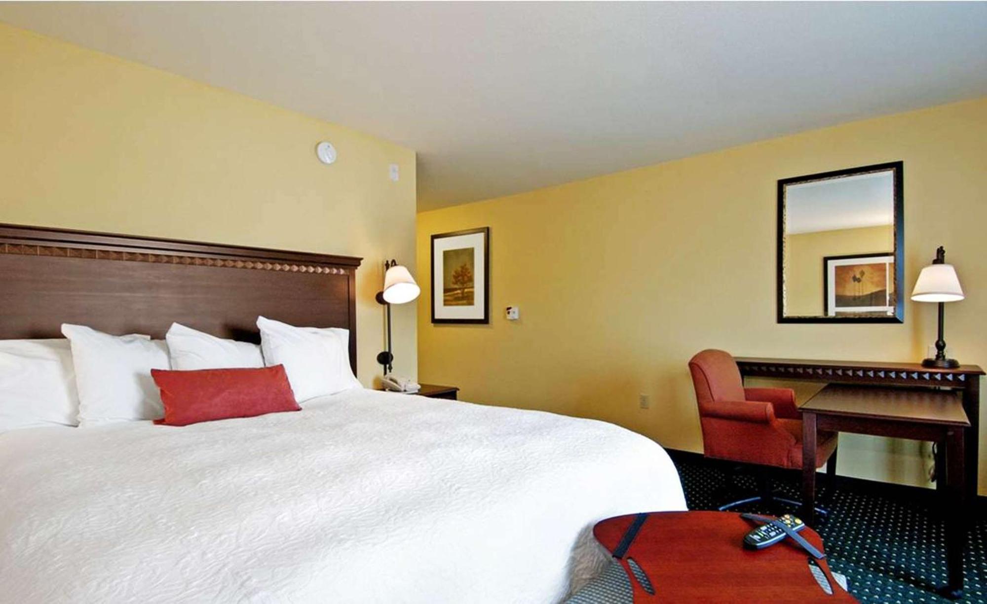 Hampton Inn & Suites Seal Beach Bagian luar foto
