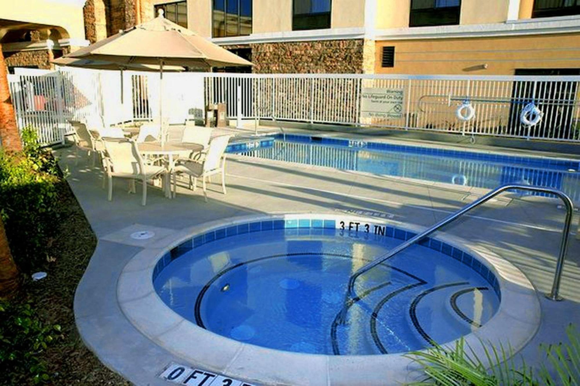 Hampton Inn & Suites Seal Beach Bagian luar foto