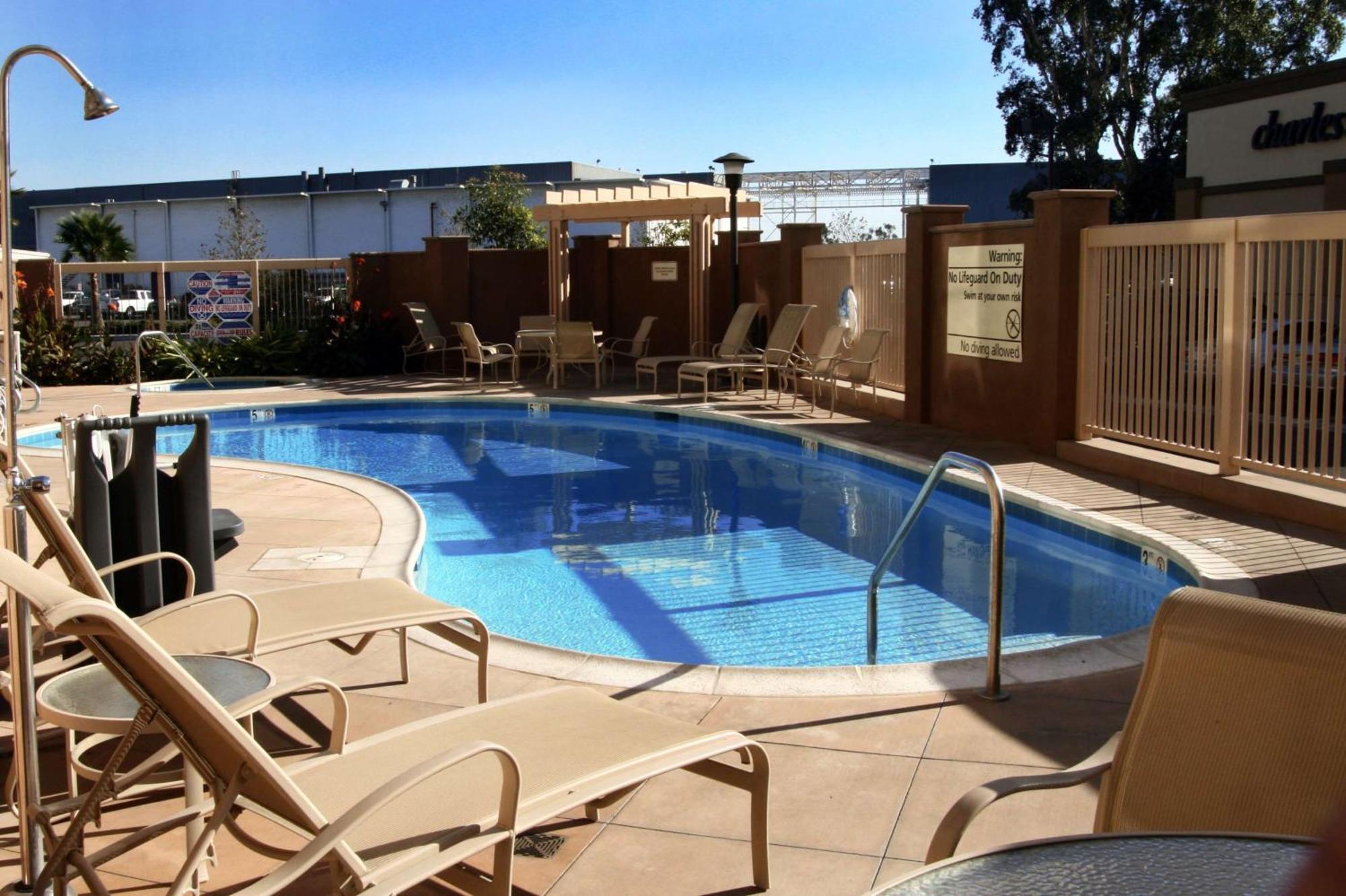 Hampton Inn & Suites Seal Beach Bagian luar foto