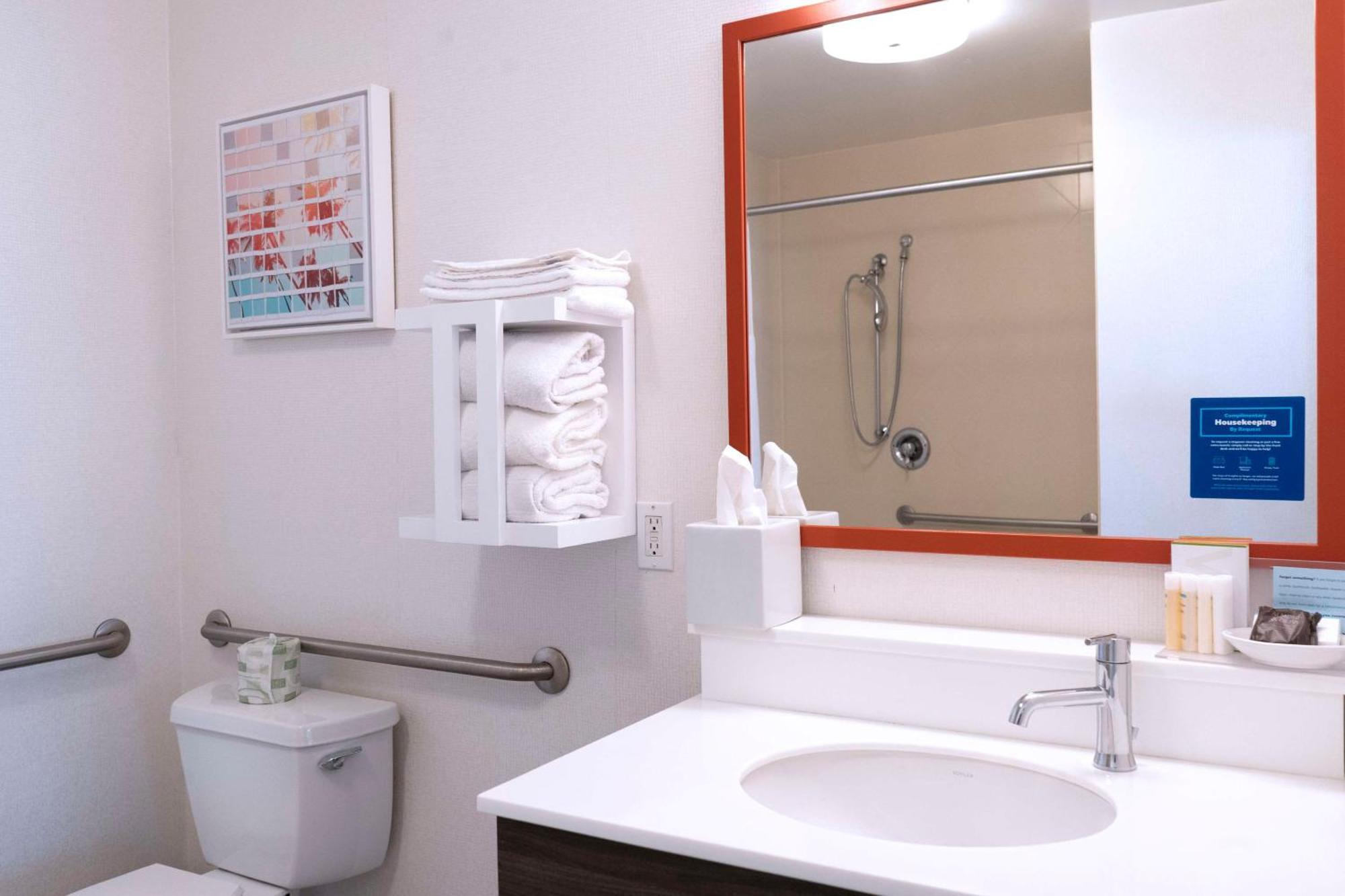 Hampton Inn & Suites Seal Beach Bagian luar foto