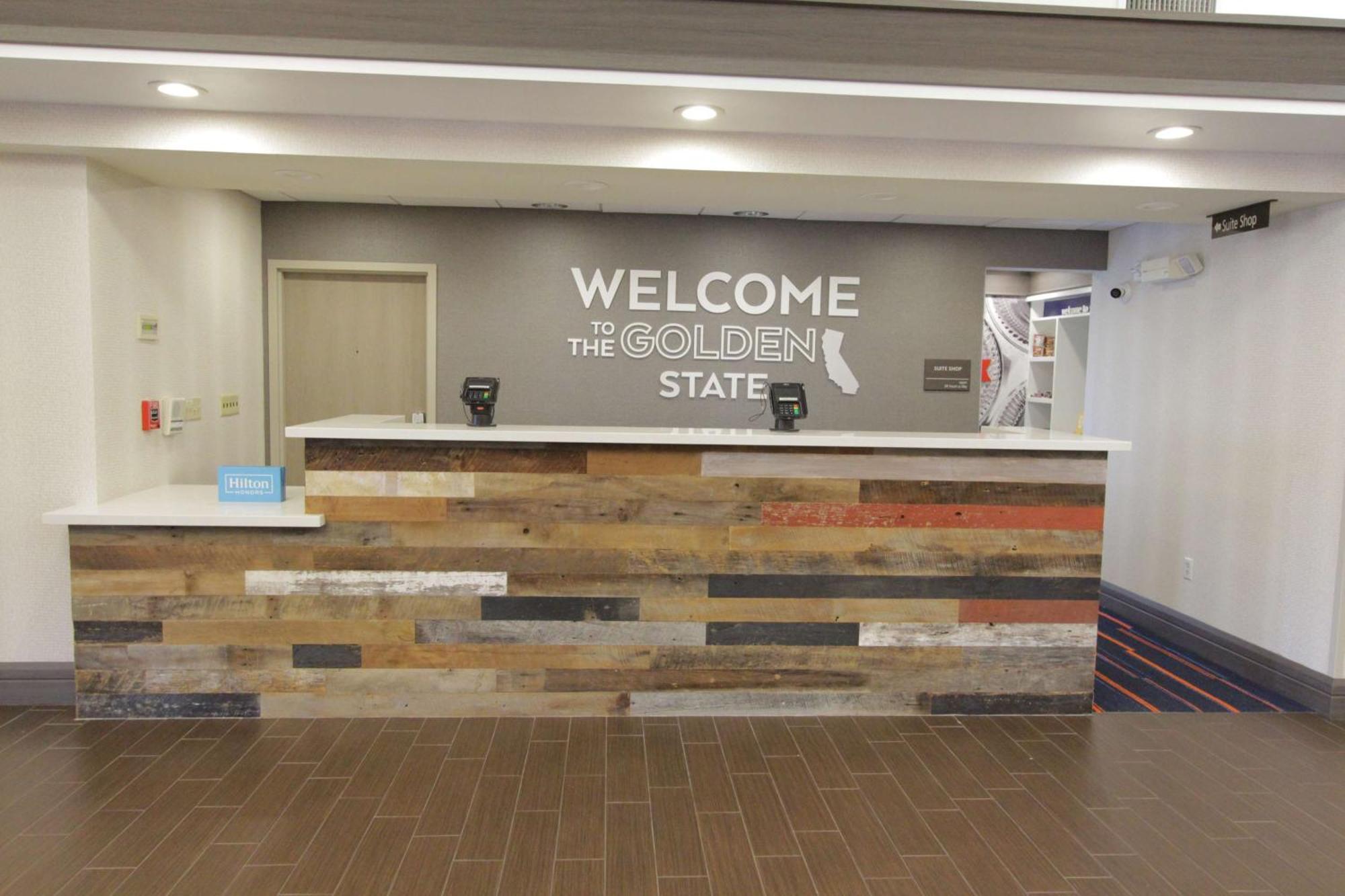 Hampton Inn & Suites Seal Beach Bagian luar foto
