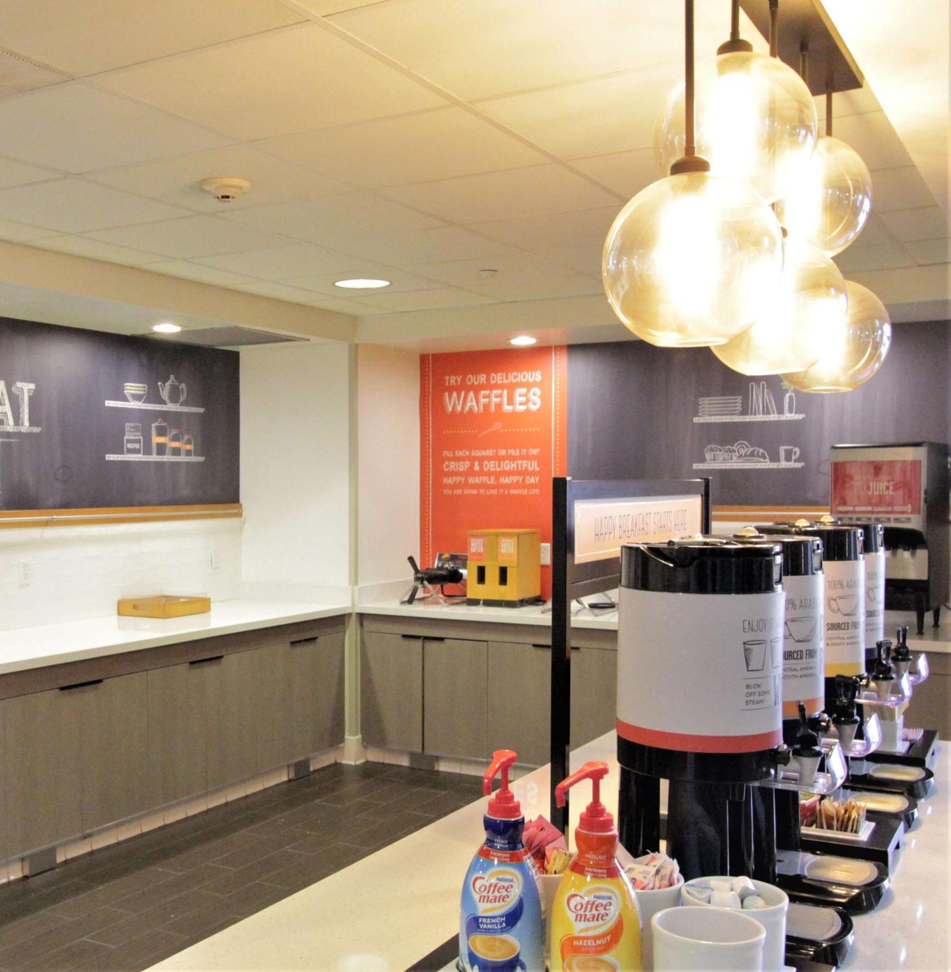 Hampton Inn & Suites Seal Beach Bagian luar foto